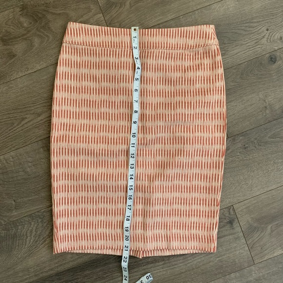 Loft Pink and White Pattern Pencil Skirt, size 00 - Picture 7 of 7
